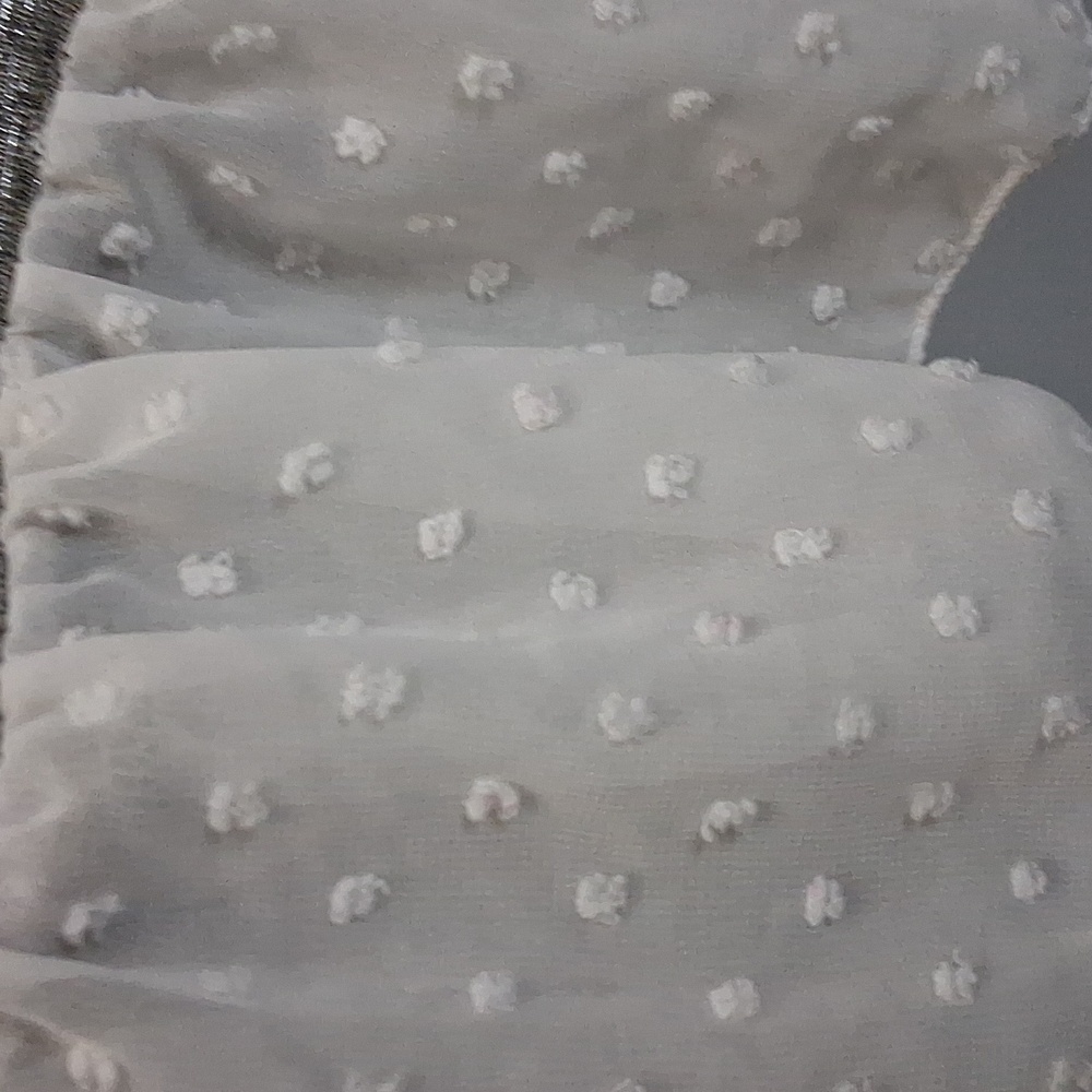 Kim & Cami Metallic Silver Ruffle Hem Top | Size Large ✨ - Picture 5 of 6